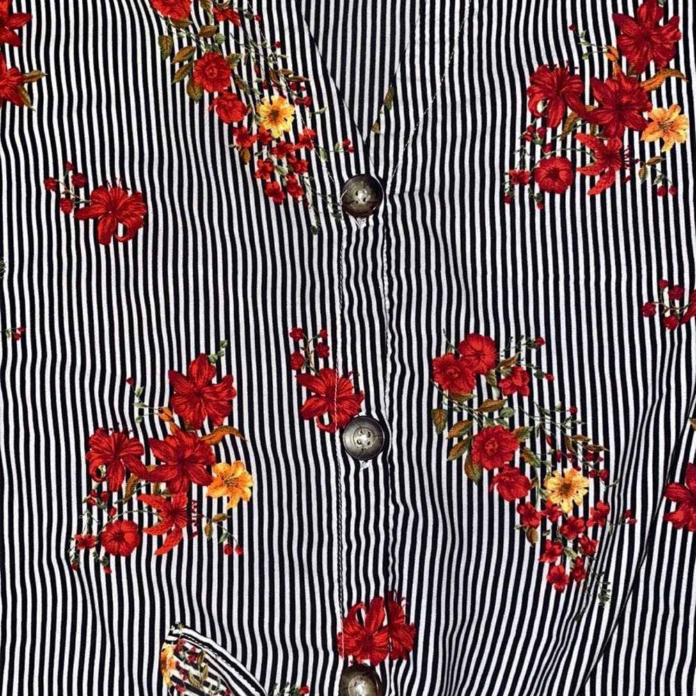 Short sleeve button down - Picture 5 of 8